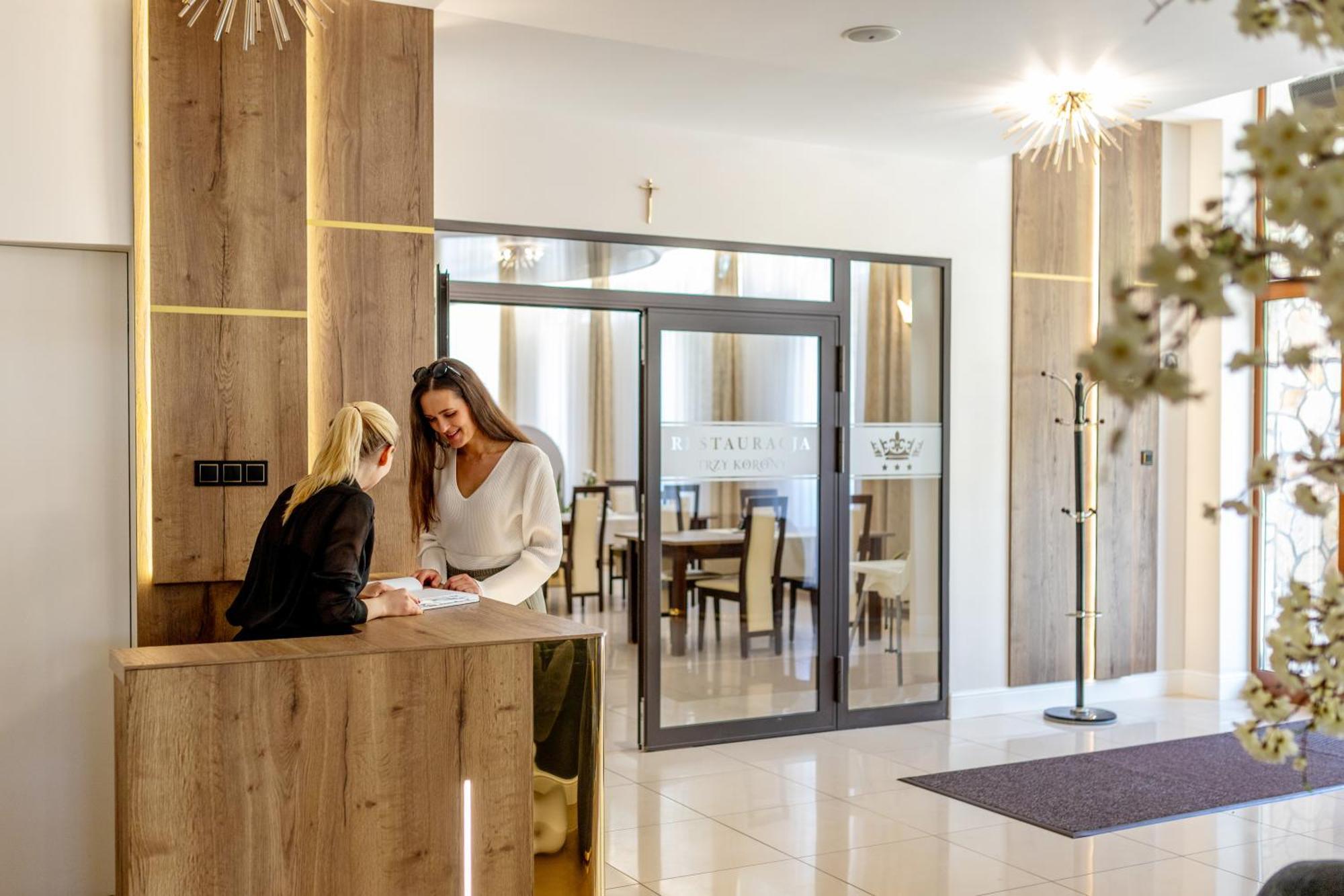 Trzy Korony Hotell Głogów Małopolski Eksteriør bilde